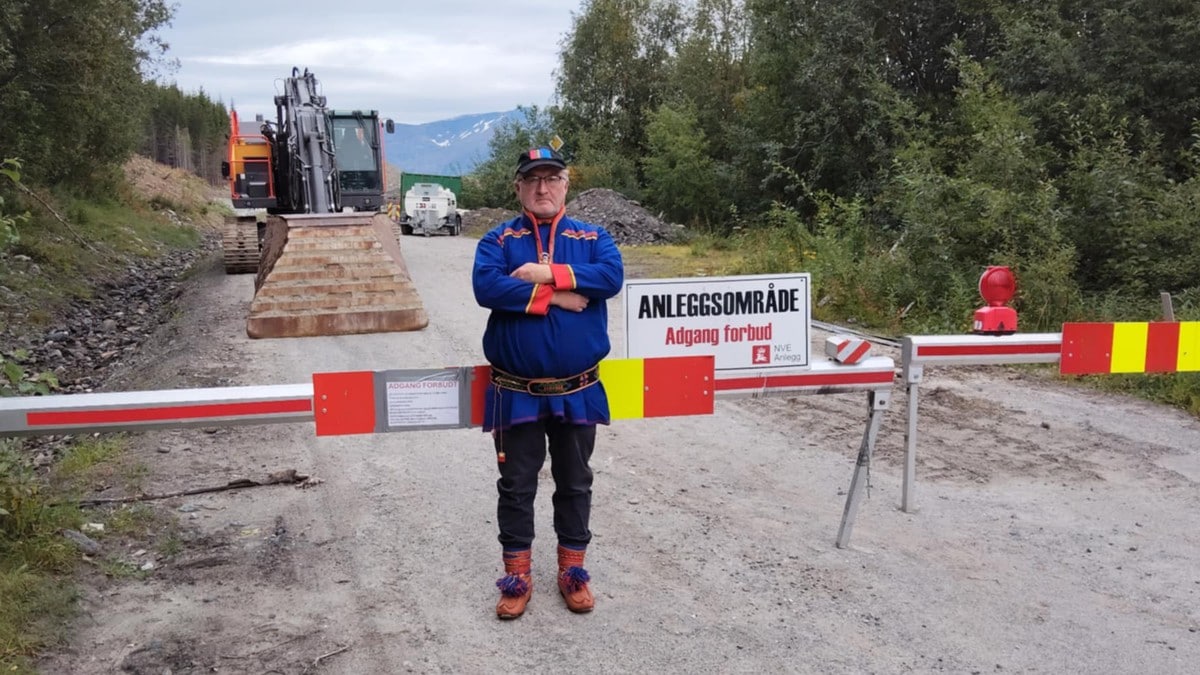 Ludvig demonstrerer alene: – Jeg har stengt veien