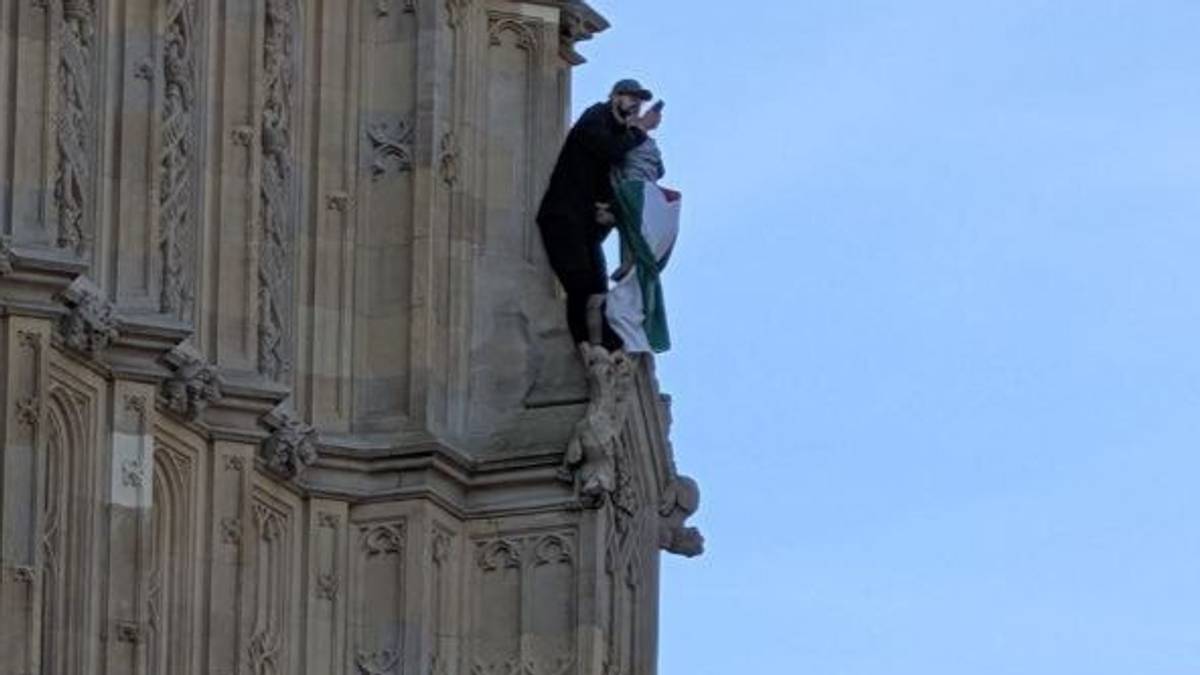 Sky News: Mann klatrer på Big Ben
