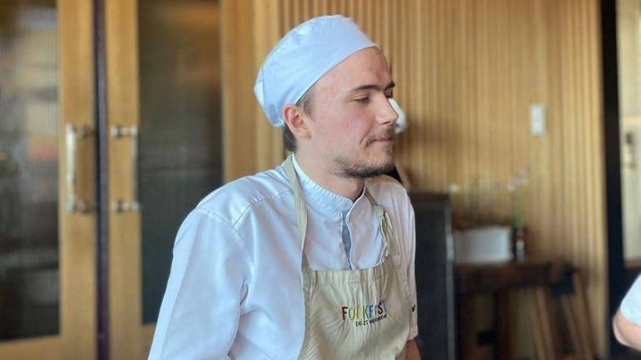 Lars Petter Suikkari i kokkeklær