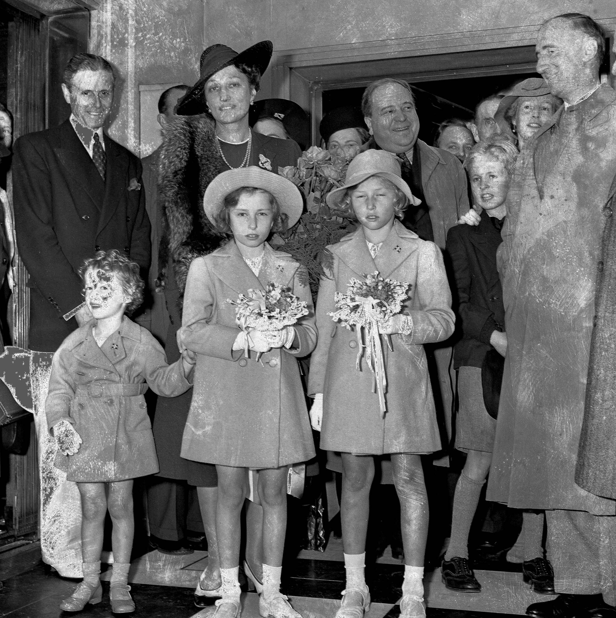 Kronprinsesse Märtha og barna Harald, Astrid og Ragnhild er avbildet da de ankom USA i 1940