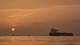 Asghar Besharati / AP,NTB Tankskip i solnedgang