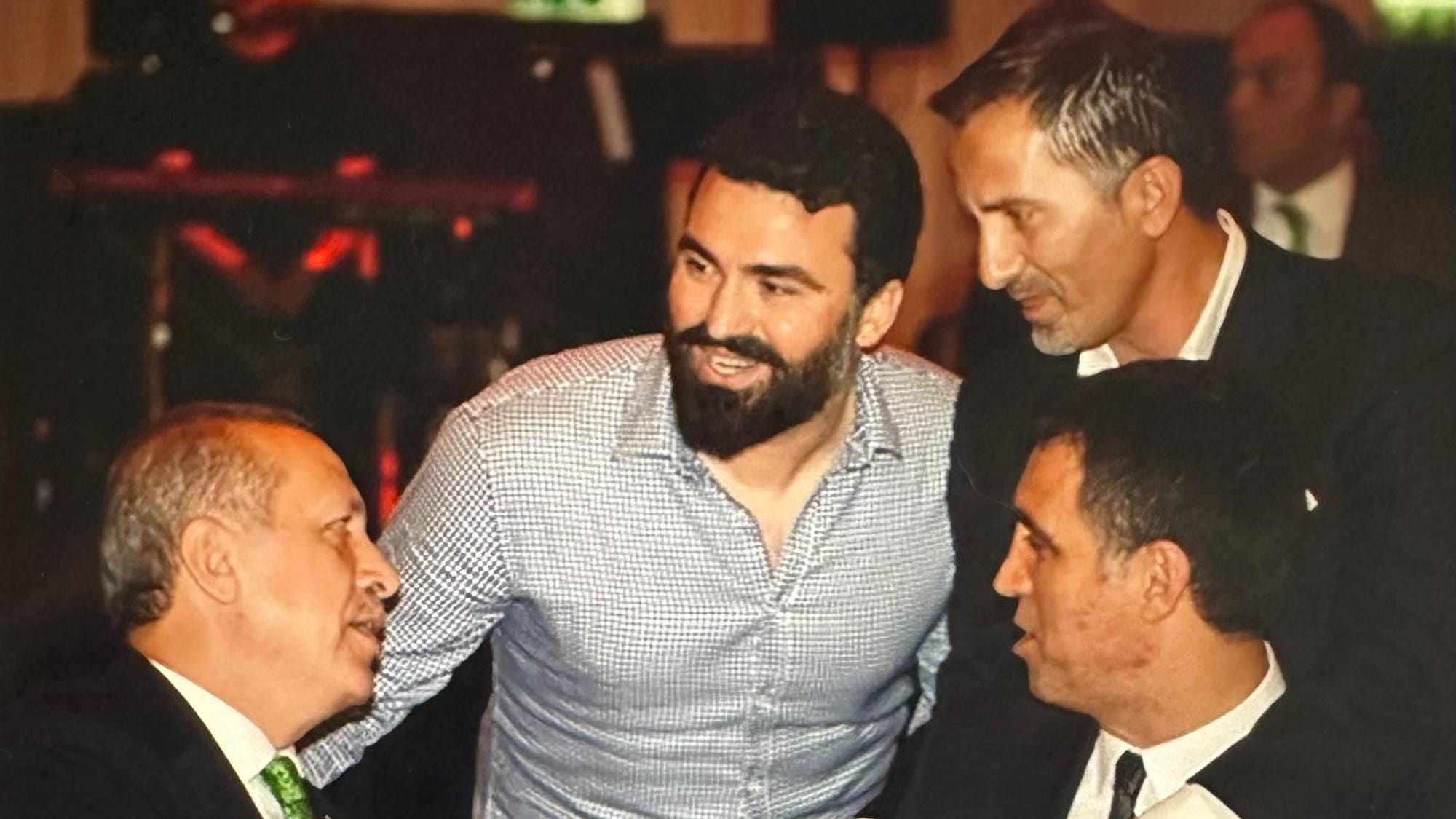 Hakan Sukur ble viet av Erdogan i sitt første bryllup.