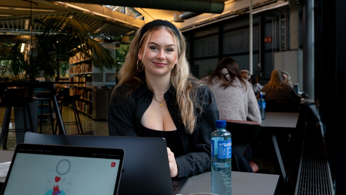 Studentar brukar ChatGPT framfor pensumbøker