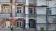 Foto: ALEXANDER ERMOCHENKO / Reuters A construction crew works on the facade of a damaged building in Mariupol