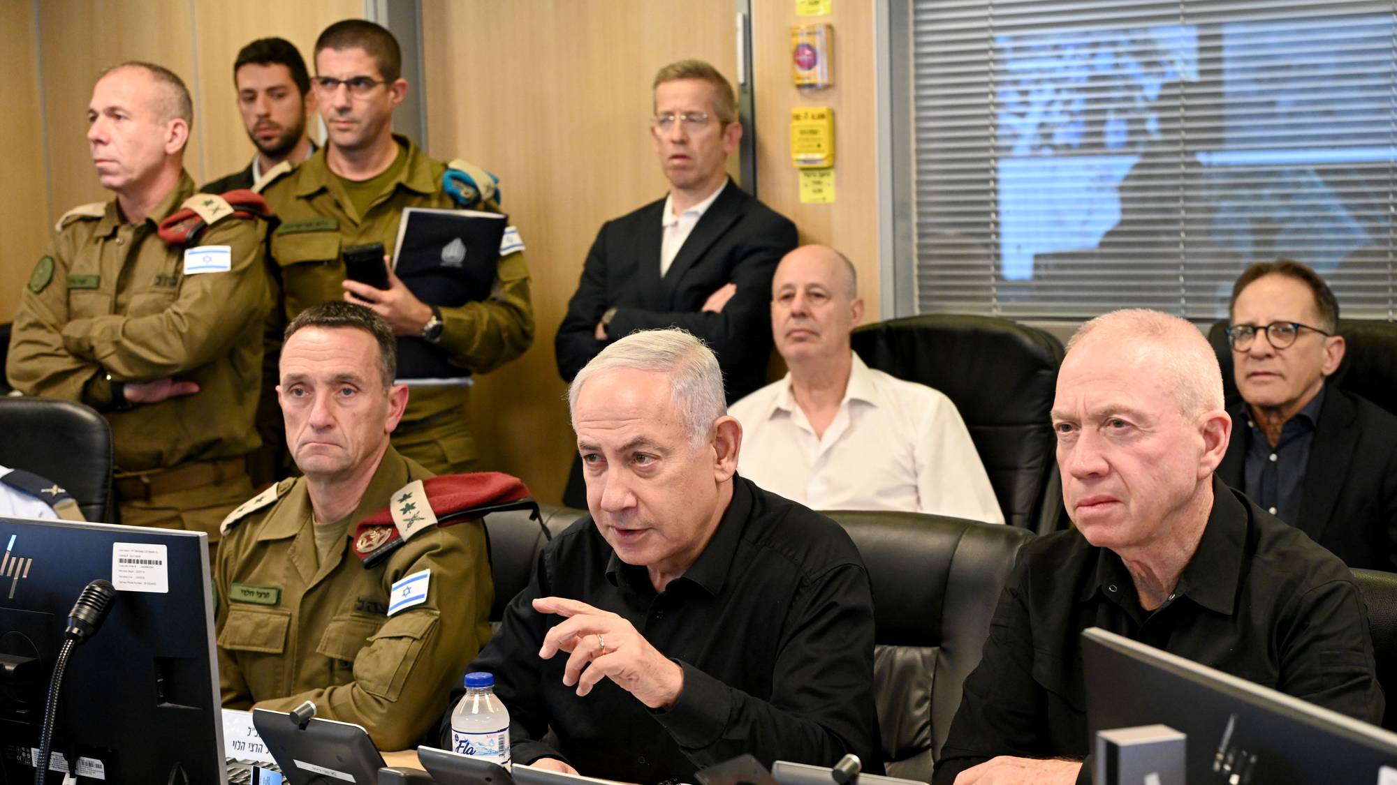 Statsminister Benjamin Netanyahu besøker forsvarshovedkvarteret Kirya i 2023. 