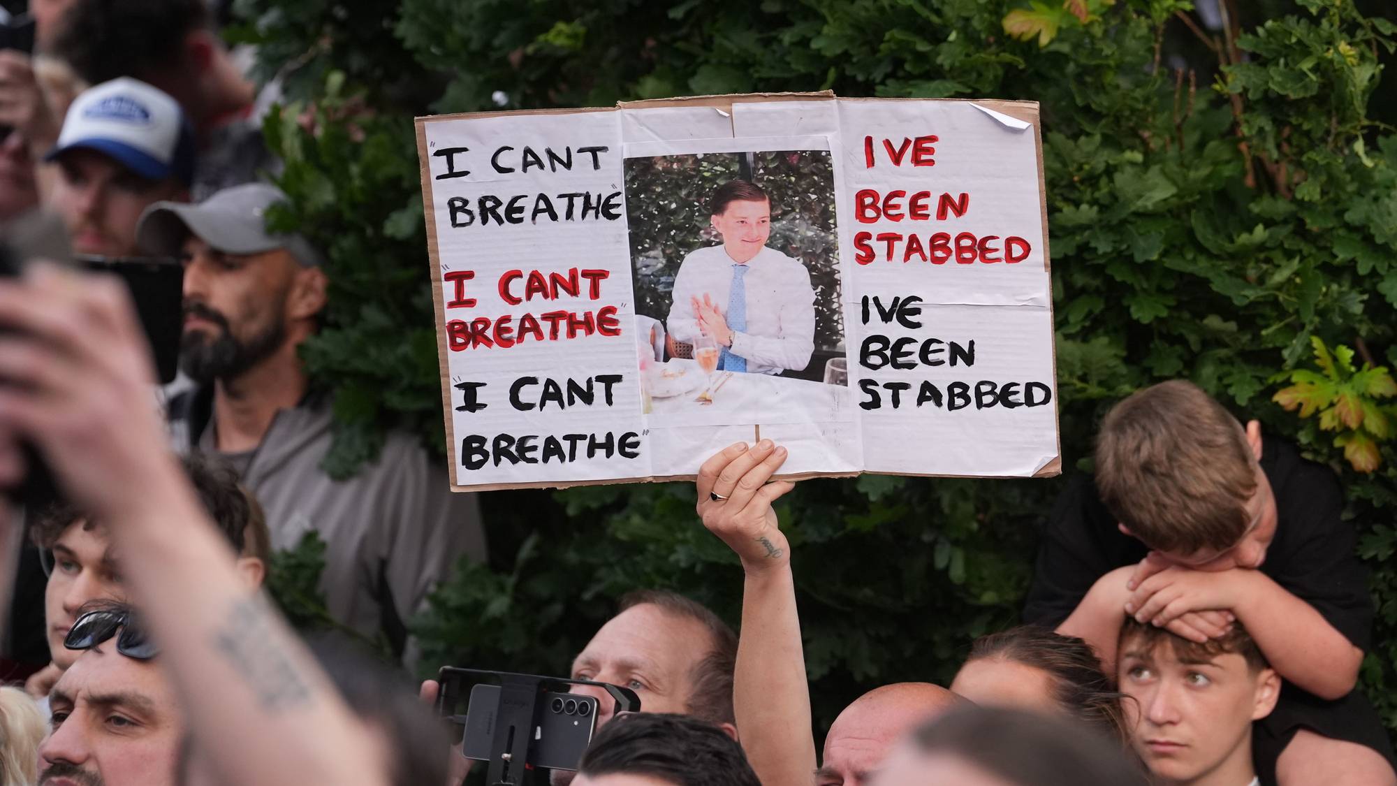 Protester etter drap i England