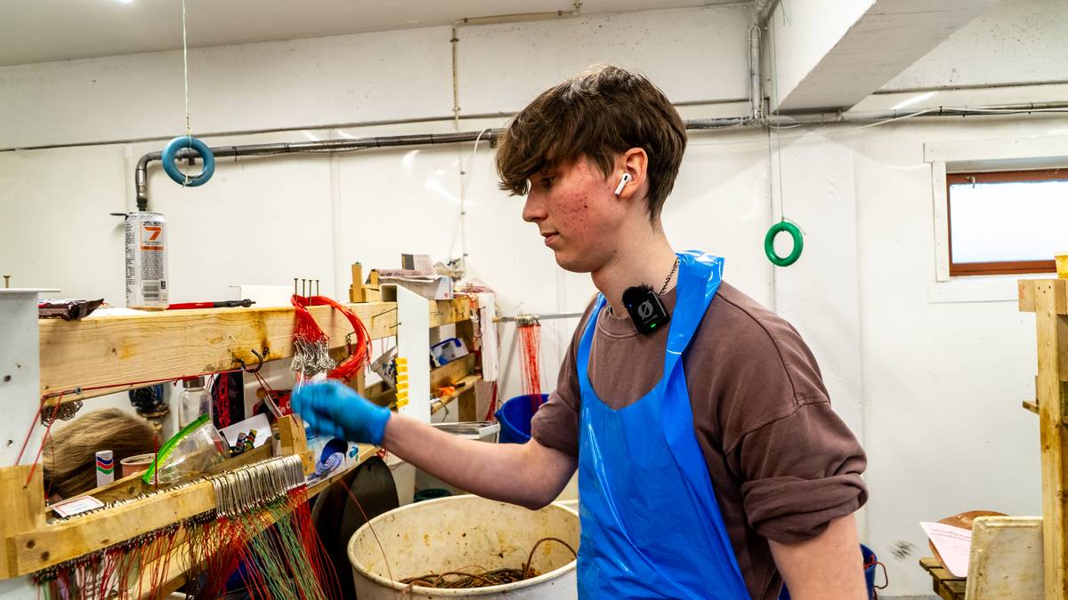 Bohdan (18) vil jobbe meir, men har ikkje lov – det vil næringa endre på