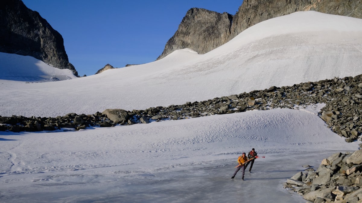 Her går dei på skøyter – i august