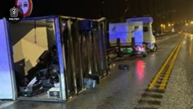 Skap blåste av lastebil på E39 i Bergen