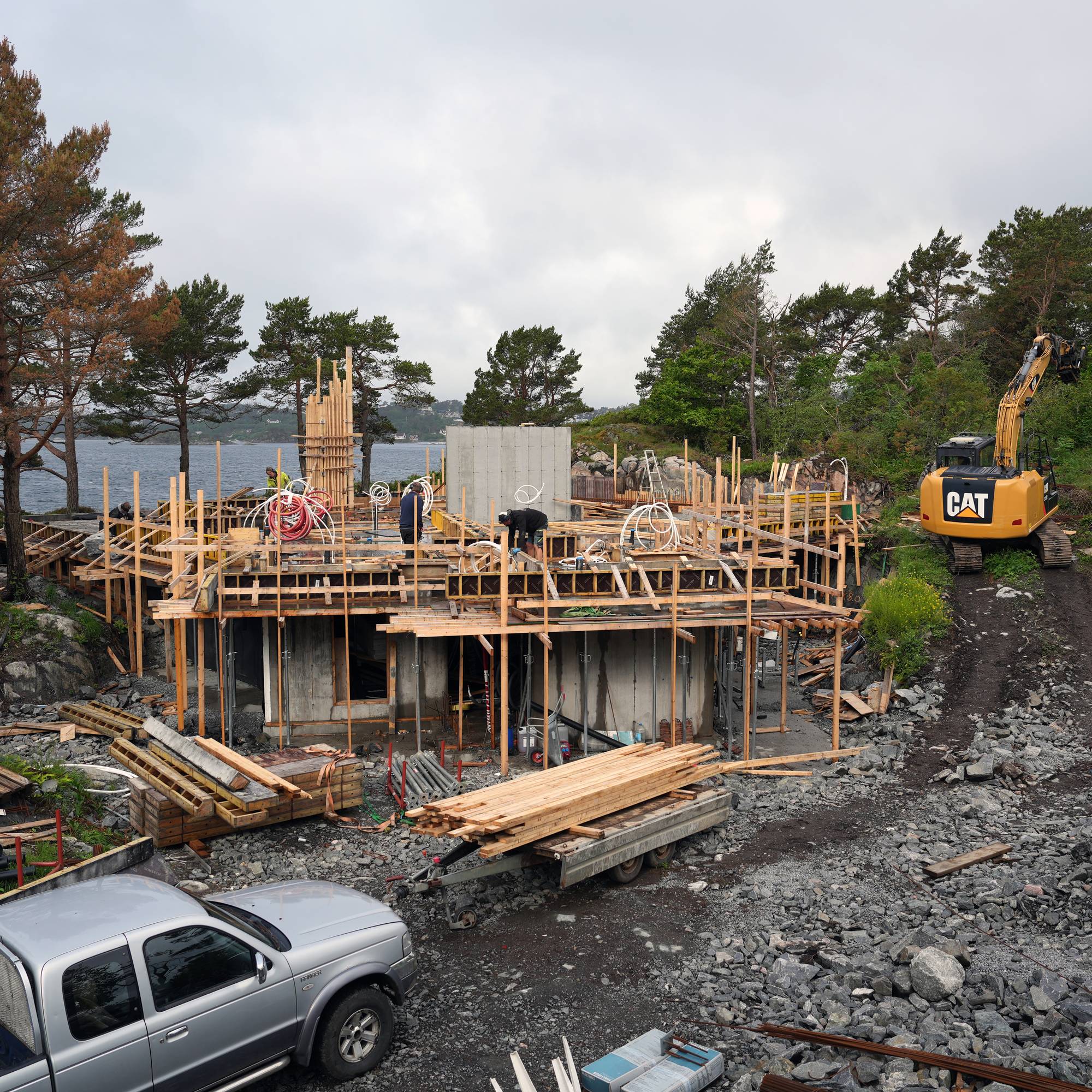 Knut Tønnevold Uglands hytte på Indre Maløya i Grimstad. Byggmester Richard Modalen er entreprenør 