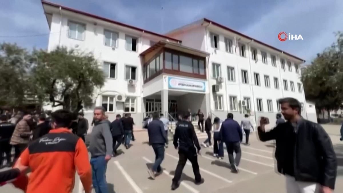 Fire drepne i skuleskyting i Tyrkia