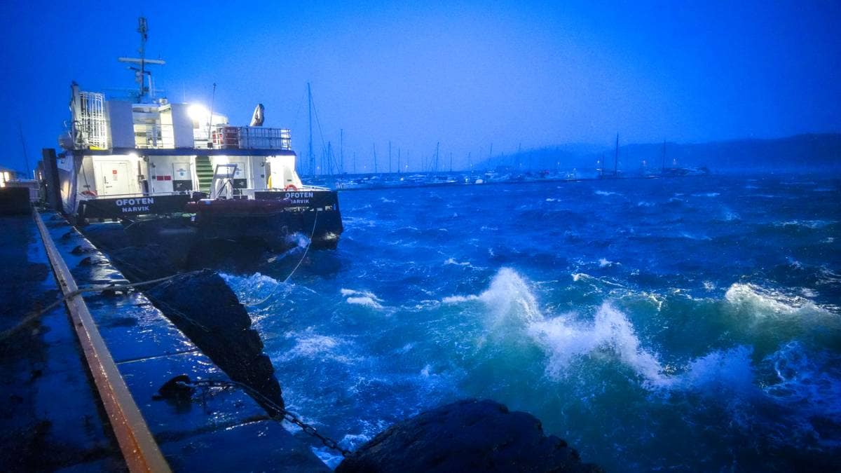 Kraftig vind stanser flere ferge- og båtsamband