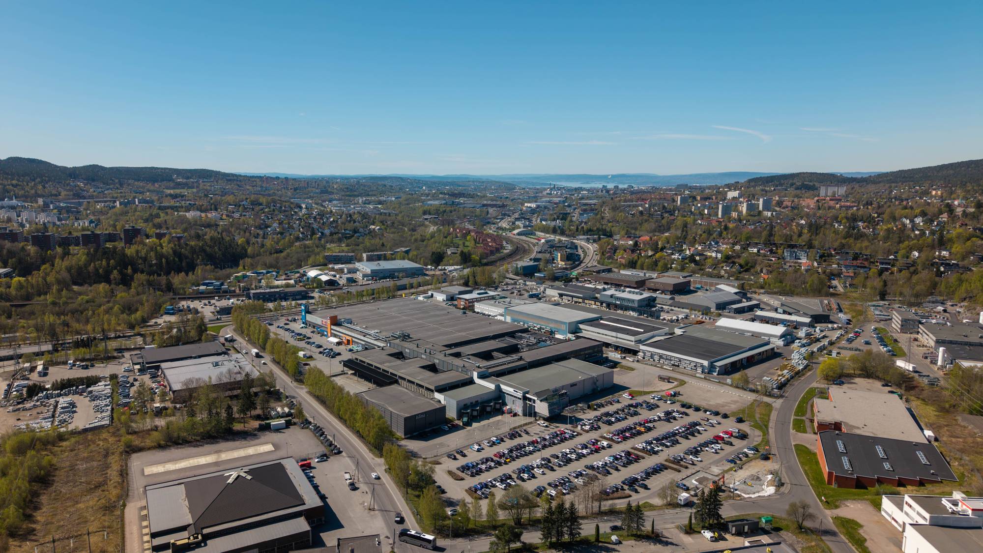 Coop flytter hovedkontoret til Oslo sentrum. De opplever at folk velger bort å jobbe for de fordi de ikke er sentrale nok på Haugenstua. Dette er en trend vi ser hos flere firmaer ifølge Akershus Eiendom. Journalist Karoline Johannessen Litland.
