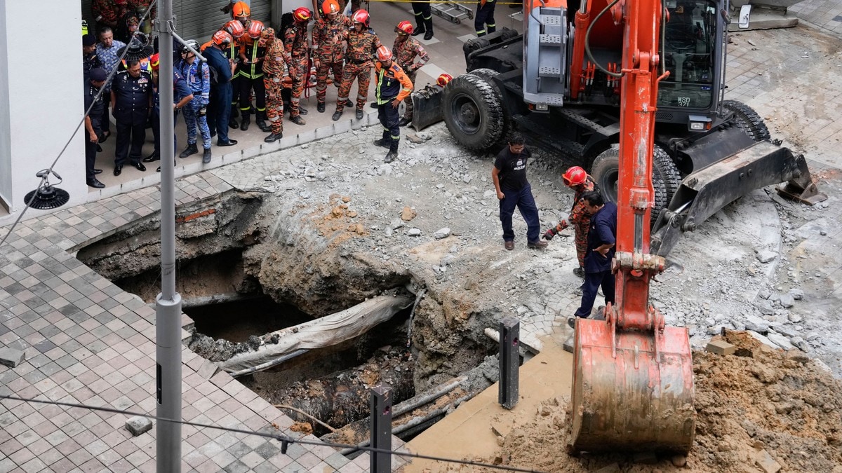 Kuala Lumpur: Kvinne sakna ei veke etter at ho fall ned gjennom hol i fortauet