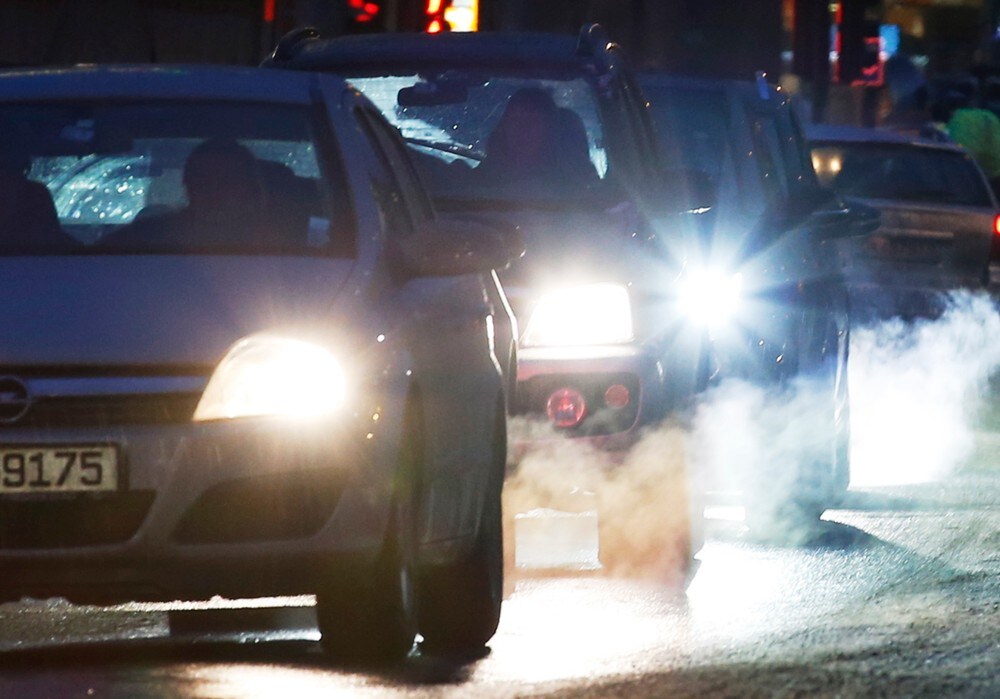Unge Venstre vil forby nysalg av utslippsbiler – Elbilforeningen stritter mot