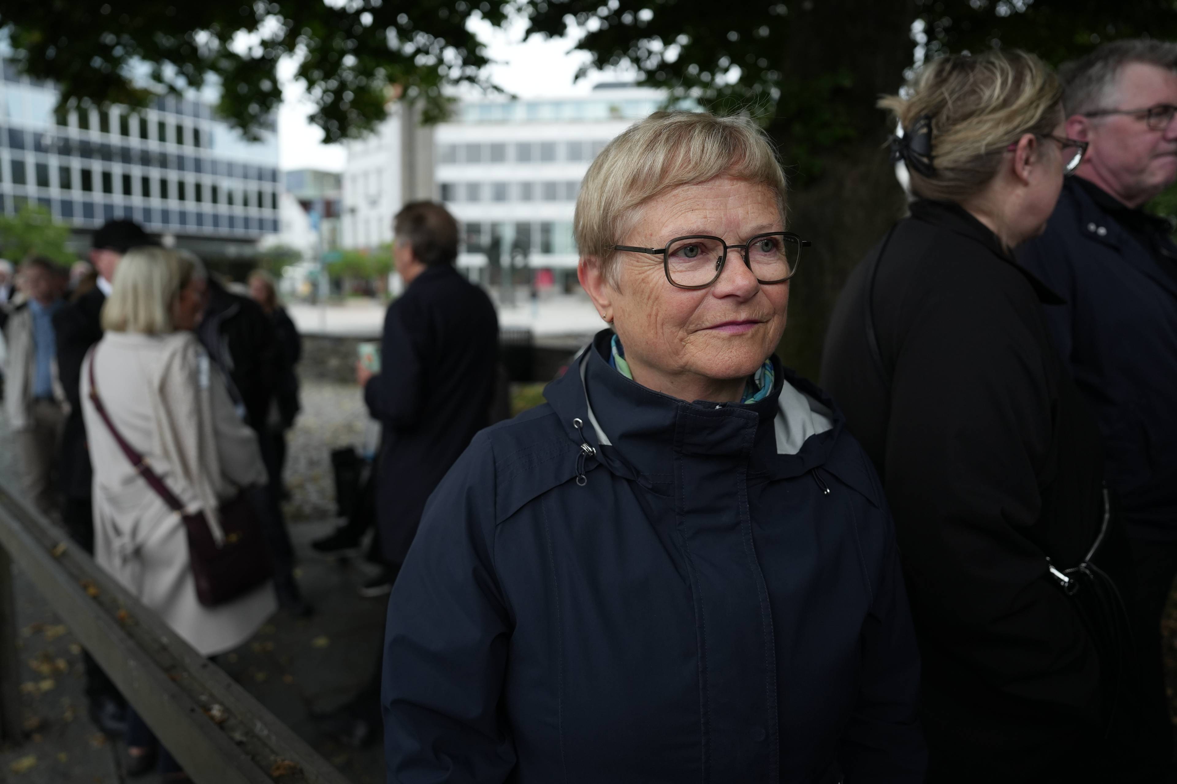 en person med briller (Bildebeskrivelsen er laget av en KI-tjeneste)