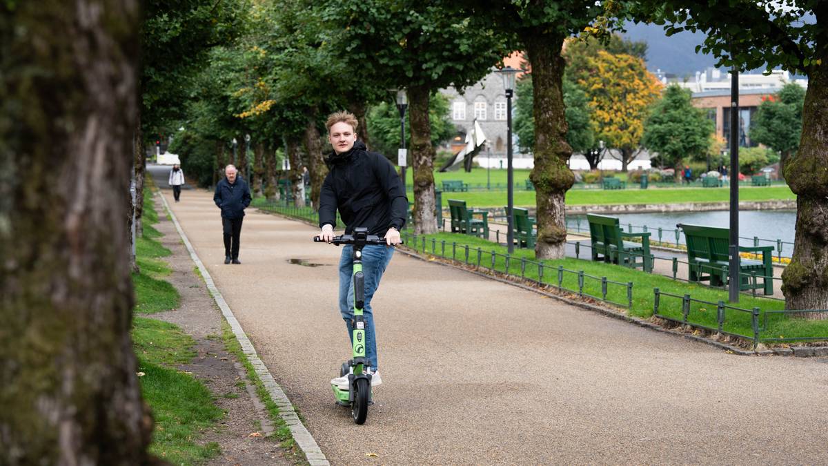 Vurderer hjelmpåbud – kan bety slutten for utleie av elsparkesykler