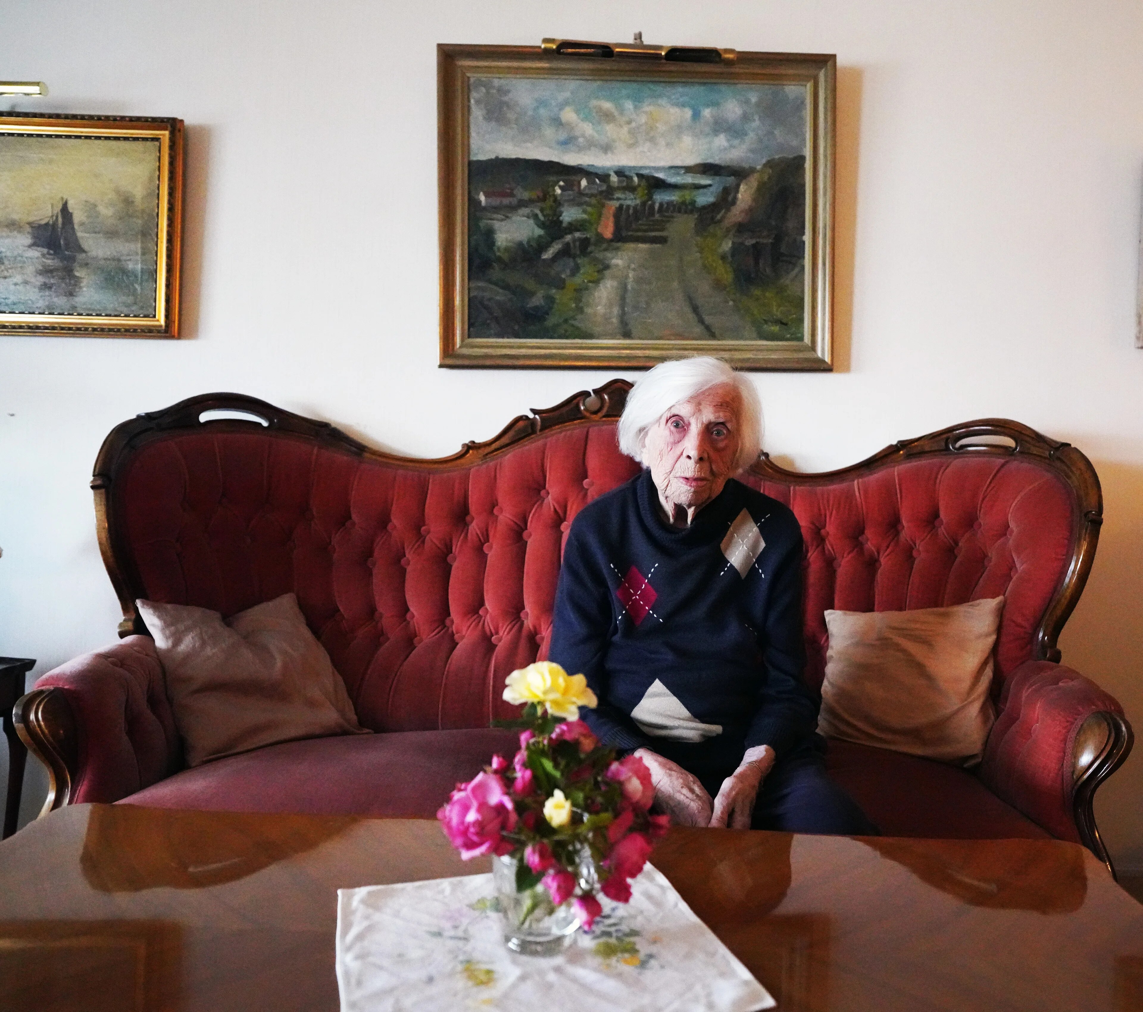 Kvinne i sofa