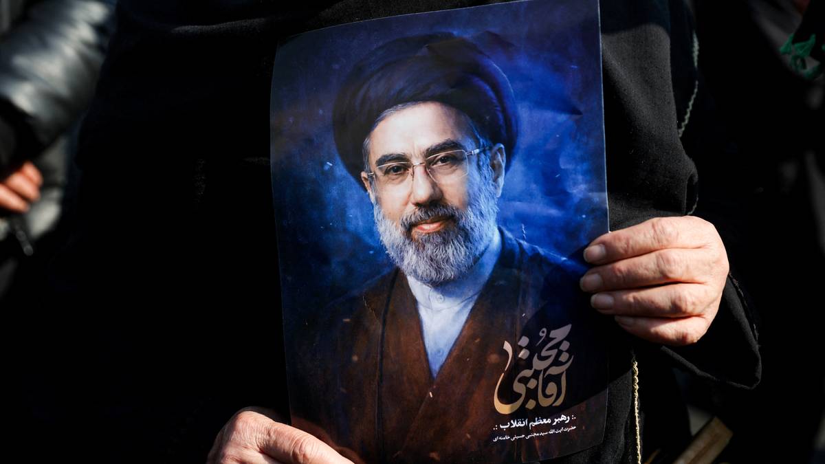 - Stengningen av Hormuzstredet bør fortsette for å presse fienden