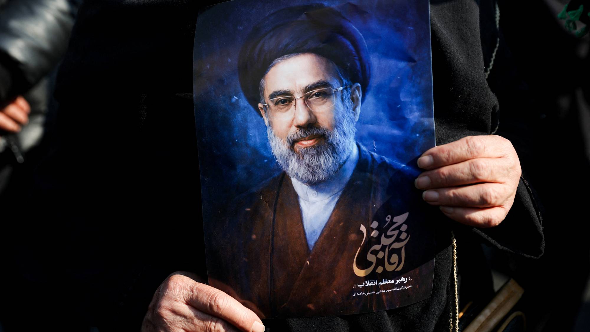 Plakat med bilde av Mojtaba Khamenei