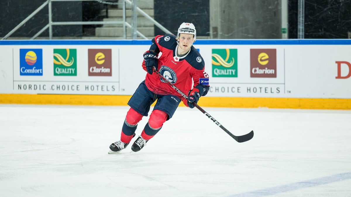 Emil Lilleberg har fått debuten i NHL