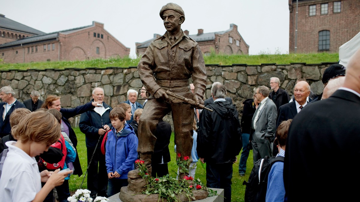 Max Manus-statue flyttes fra Akershus festning