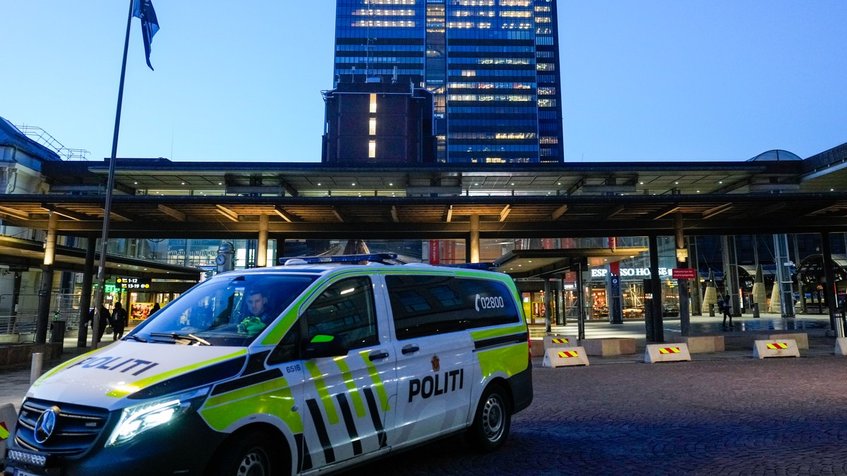 Personran på Oslo S – sier han ble truet med skytevåpen