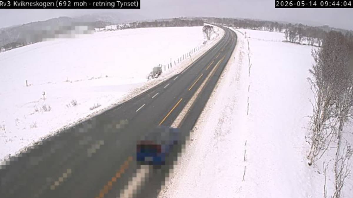Snø og slaps på veger: – Ikke noe føre for sommerdekk