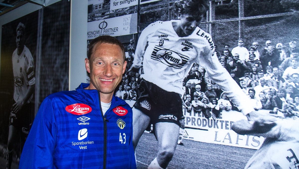 Terje Skjeldestad (og Tore André Flo på veggen) FOTO: Sondre Dalaker/NRK Terje Skjeldestad (og Tore André Flo på veggen) FOTO: Sondre Dalaker/NRK