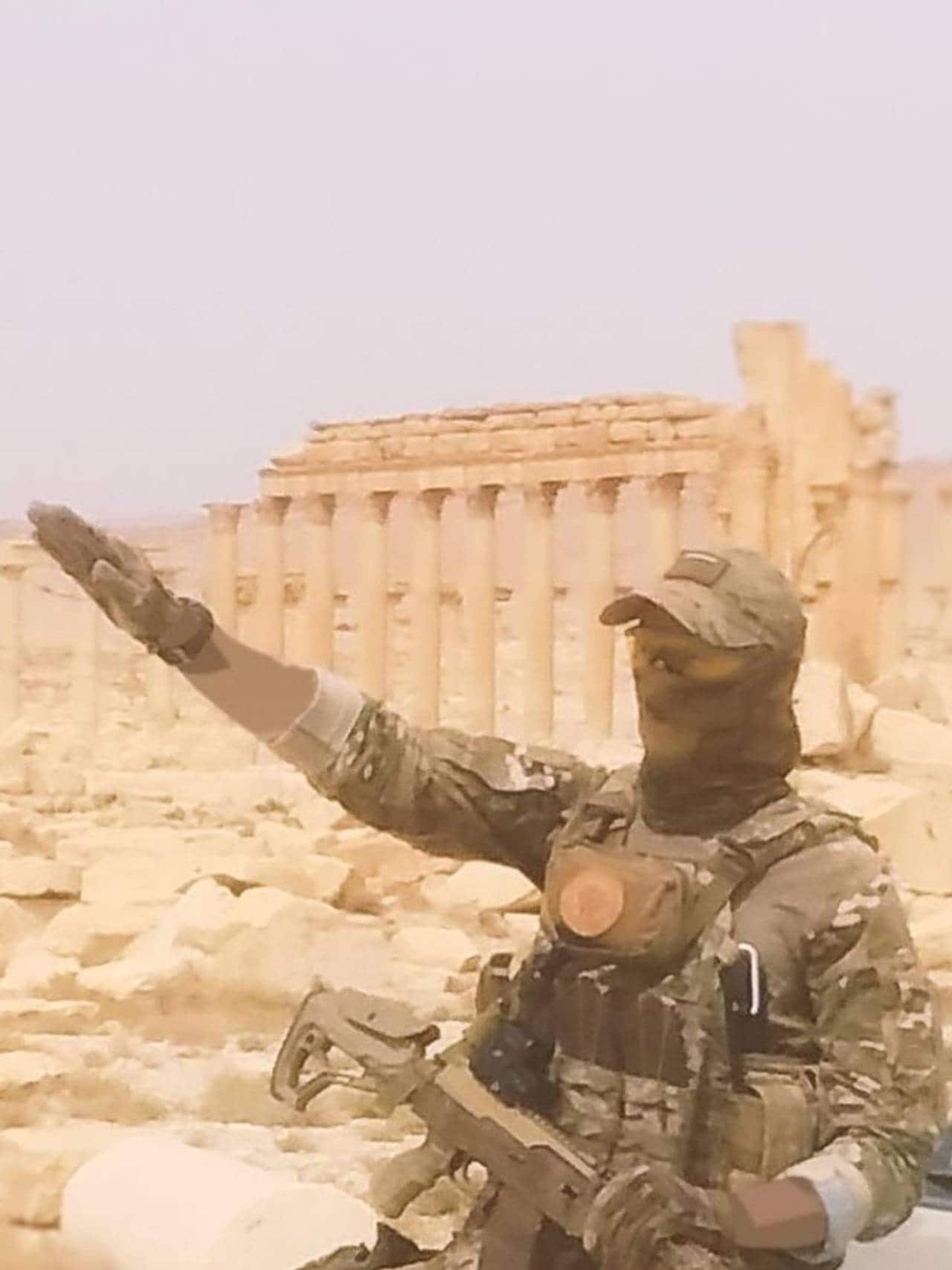 Sieg heil foran Palmyra