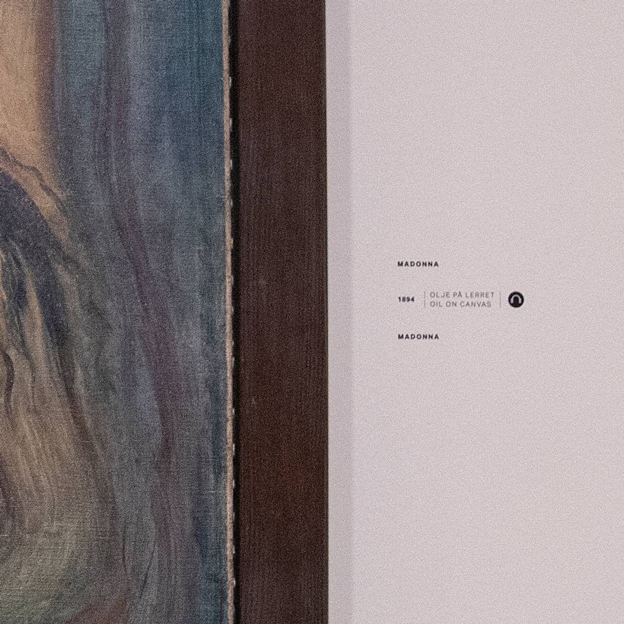 Tett utsnitt av kreditering på Madonna Munch-museet