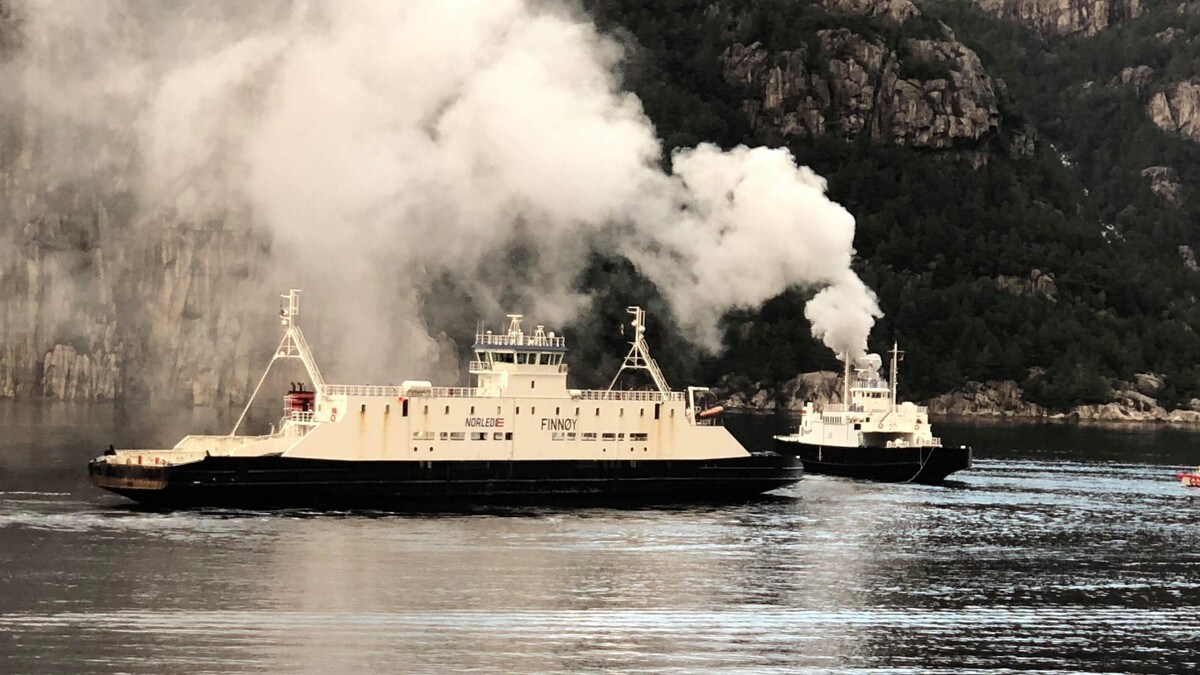 Det brenn i Fjord1-ferje på Lysefjorden