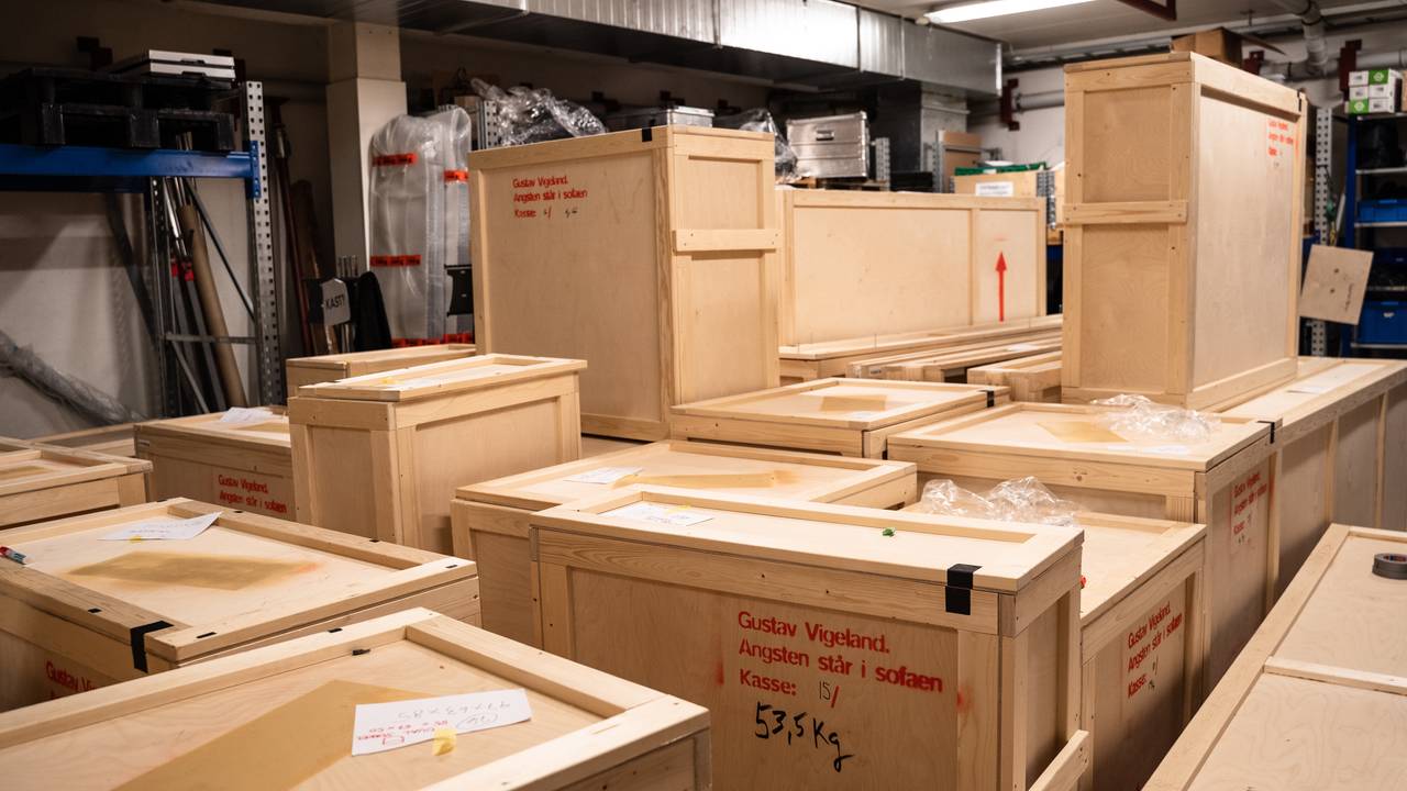 Gustav Vigeland skulpturer pakket i kasser