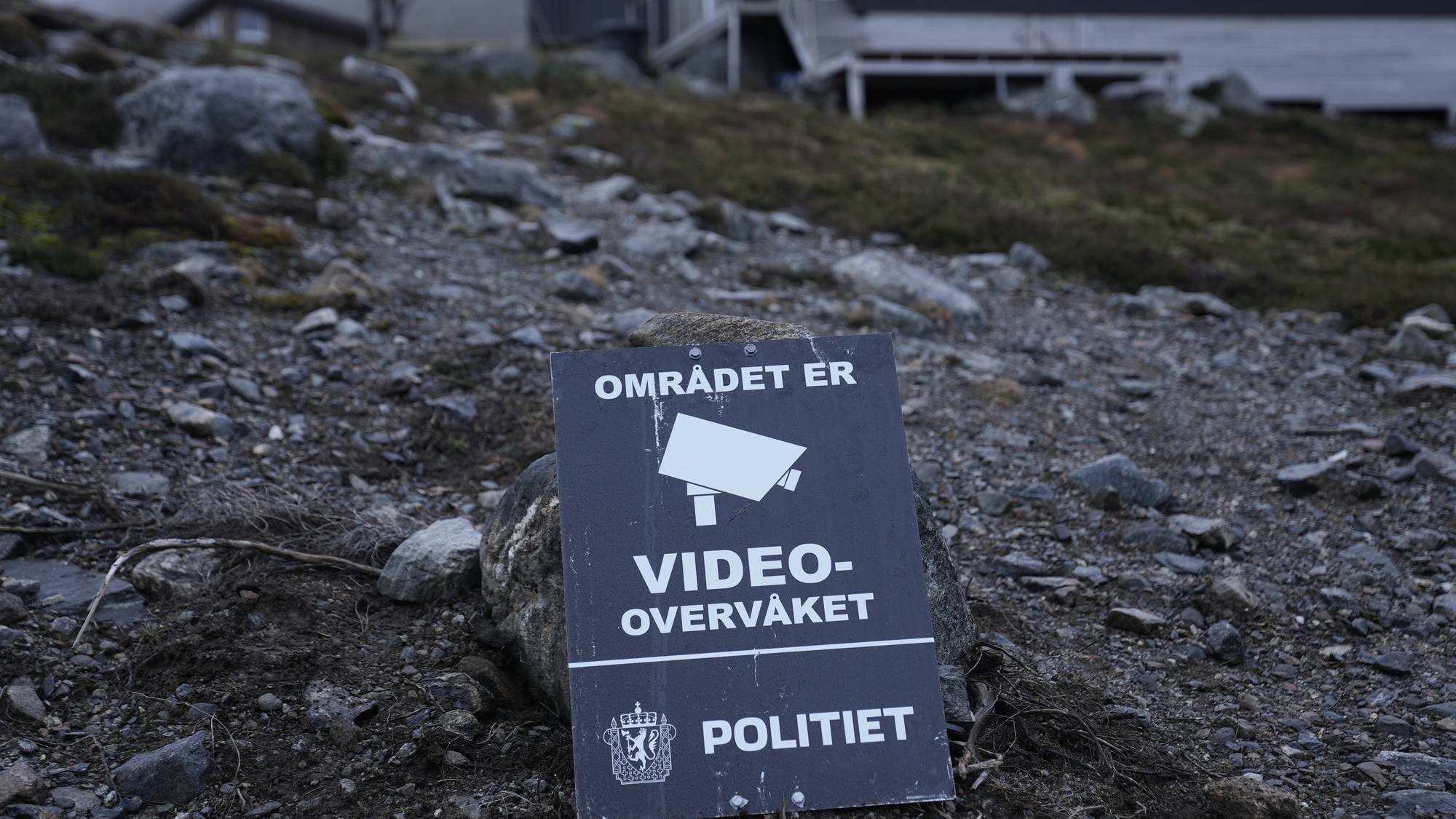 Skilt som viser at politiet videoovervakar området