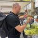 Photo: Oddgeir Øystese/NRK Christopher Haatuft picks green grapes at a grocery store in Almaty
