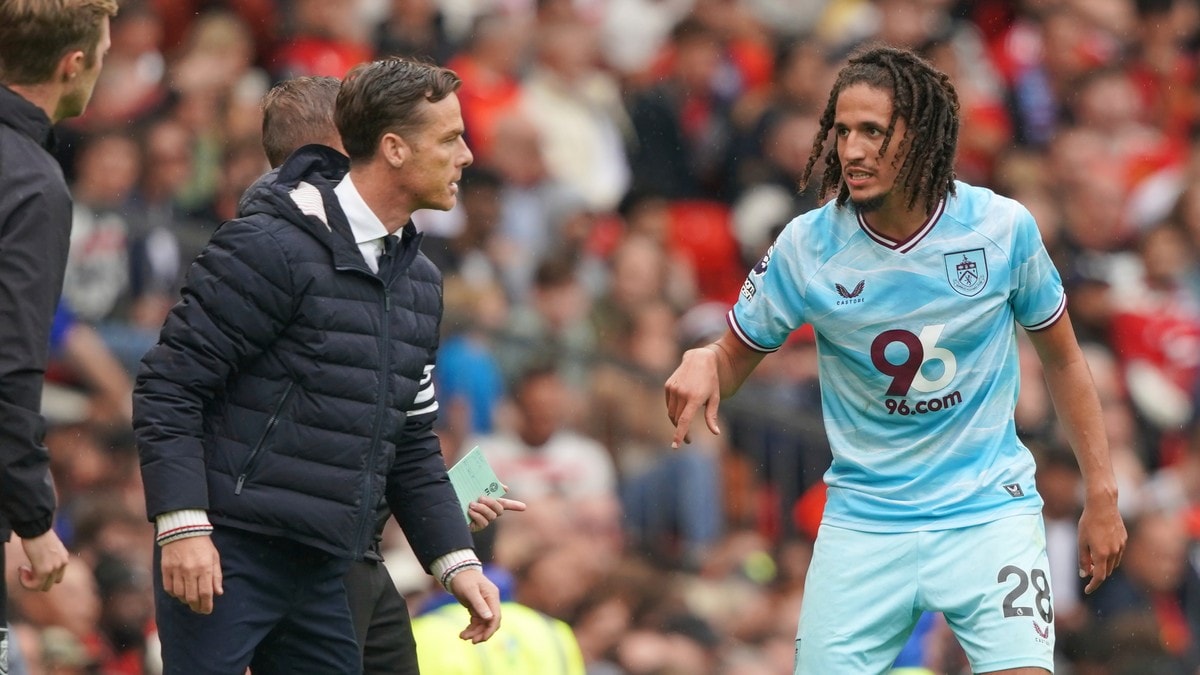 Premier League-spiller anklages for spytting