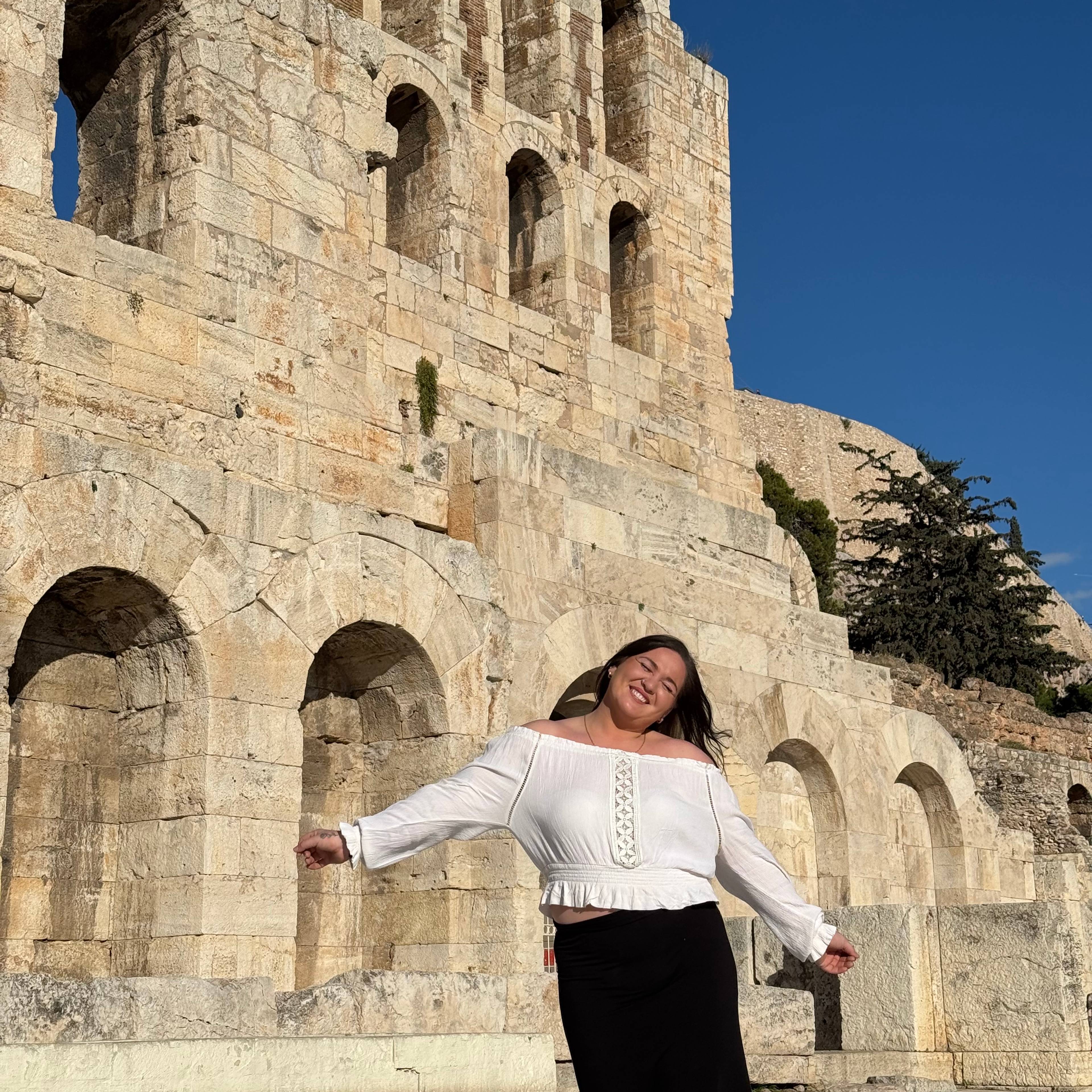 kvinne poserer i hellas