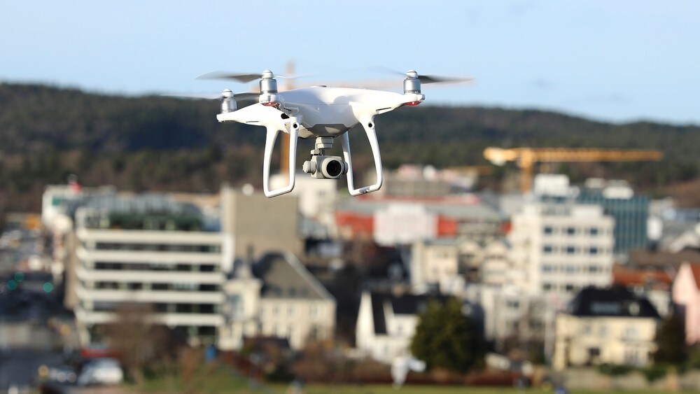 Snart må alle ha kurs før de kan fly drone 