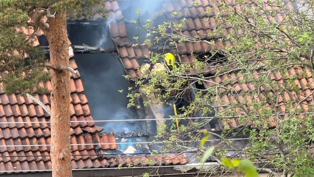 Åpne flammer fra blokk på Grorud i Oslo