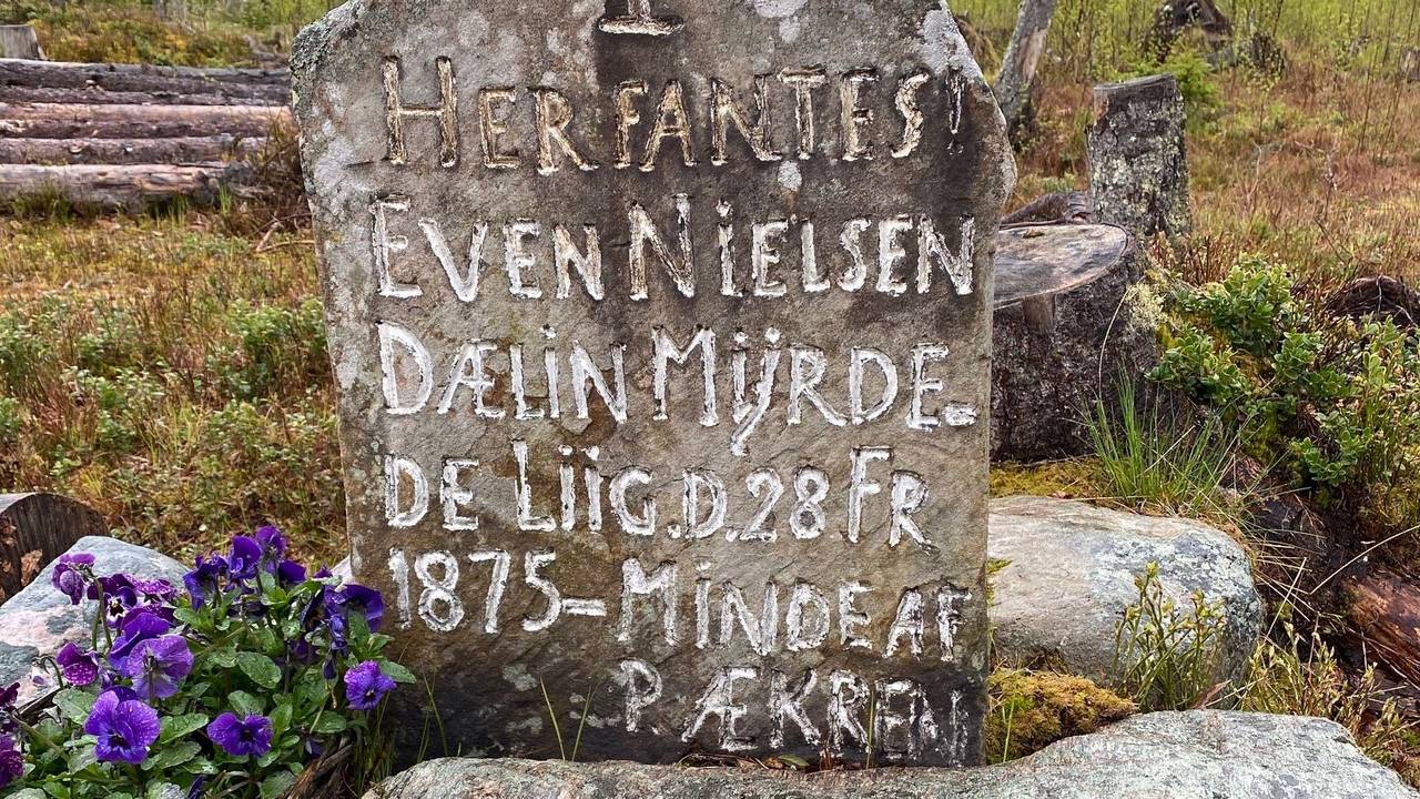 Bilde fra minnestein der Even Nielsen Dælin ble funnet død i 1875.