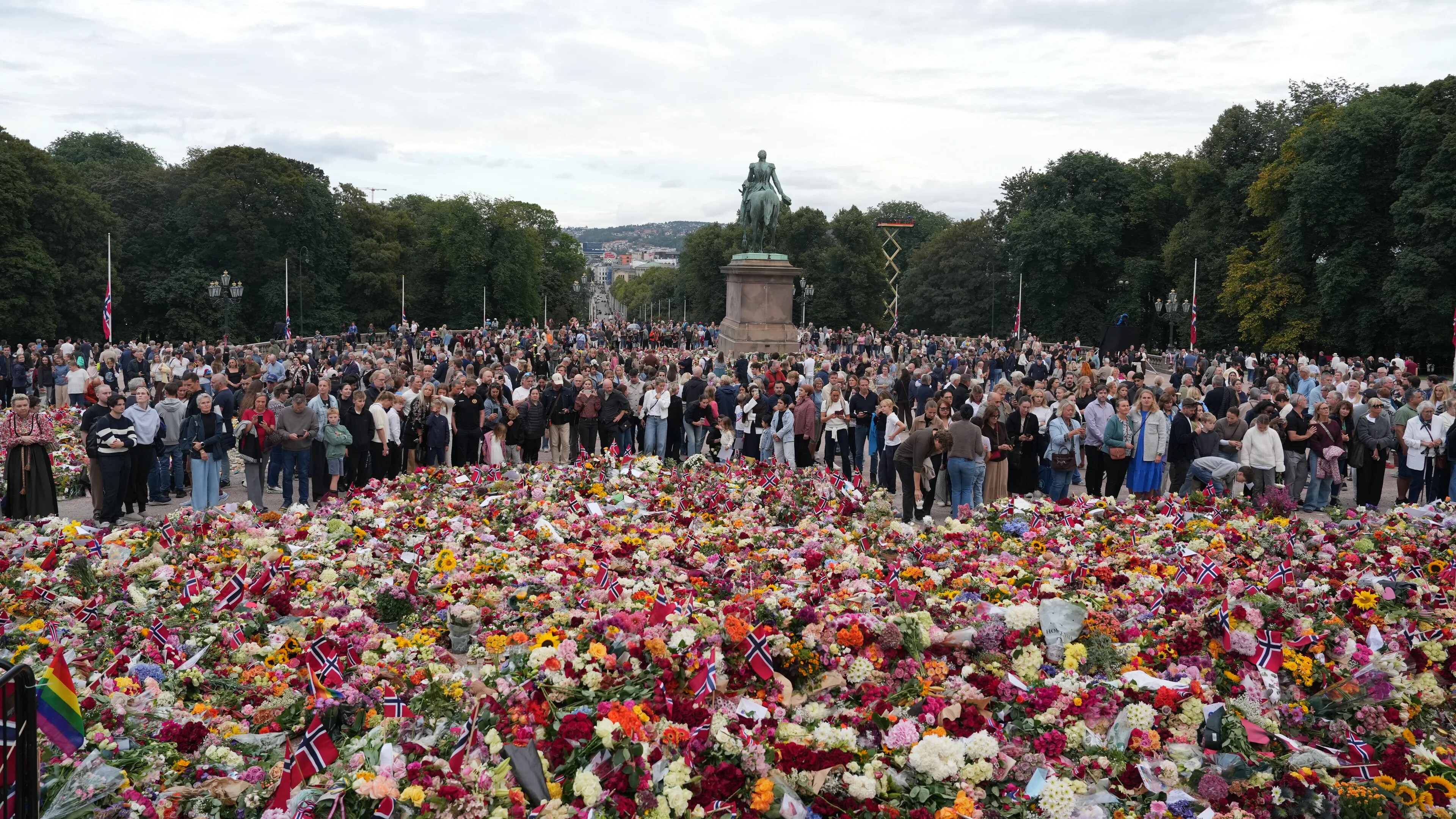 Slottsparken søndag ettermiddag/ kveld Tronskifte