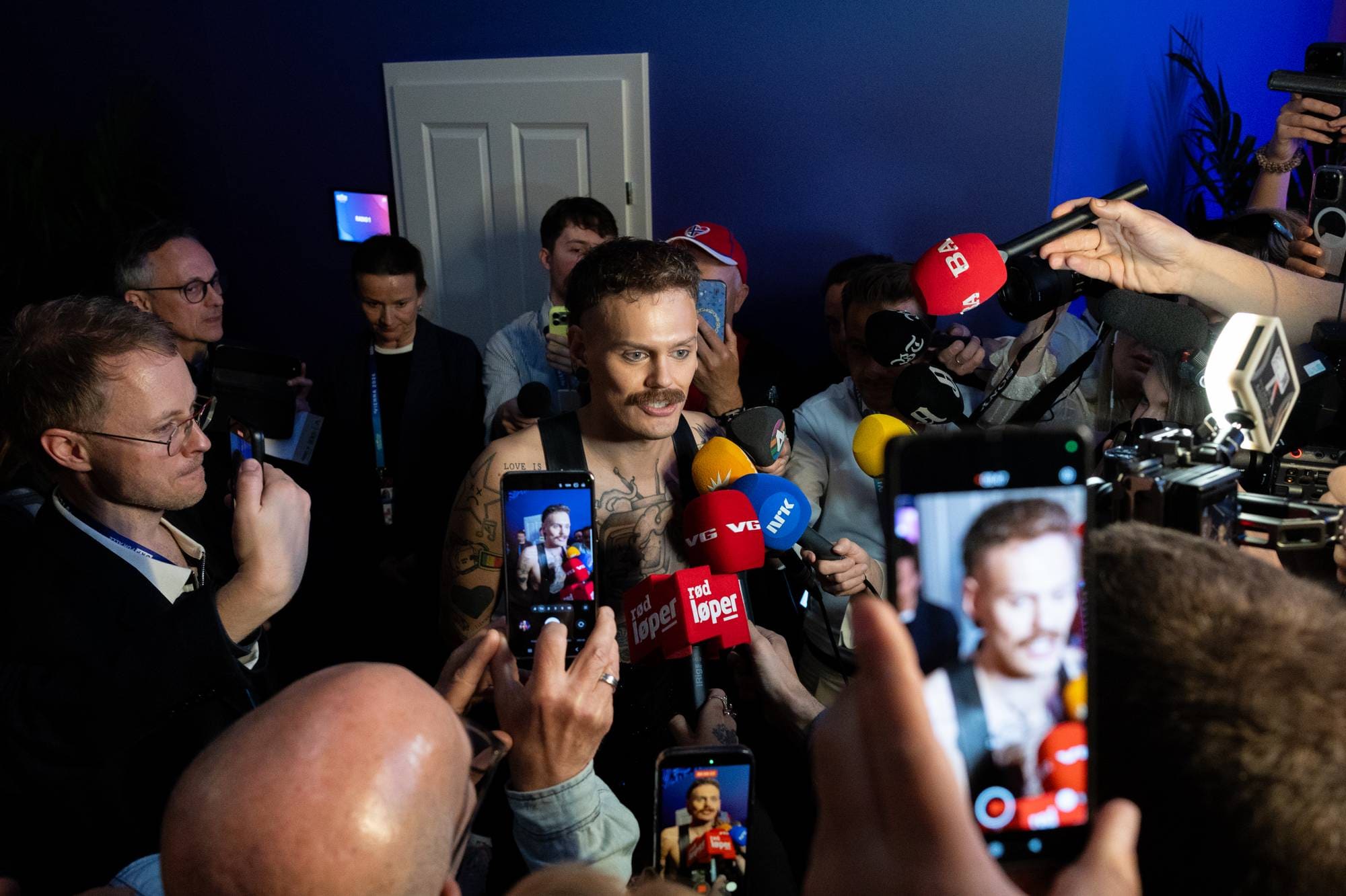 Jonas Lovv møter pressen etter ESC semifinalen.