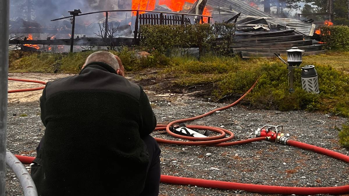 Måtte sjå på at hytta brann ned til grunnen: – Det var heilt sinnssjukt. Det gjekk så fort!