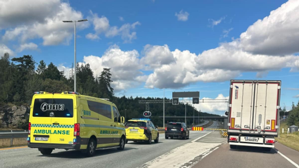 Lastebil i full fyr - E6 stengt i begge retninger