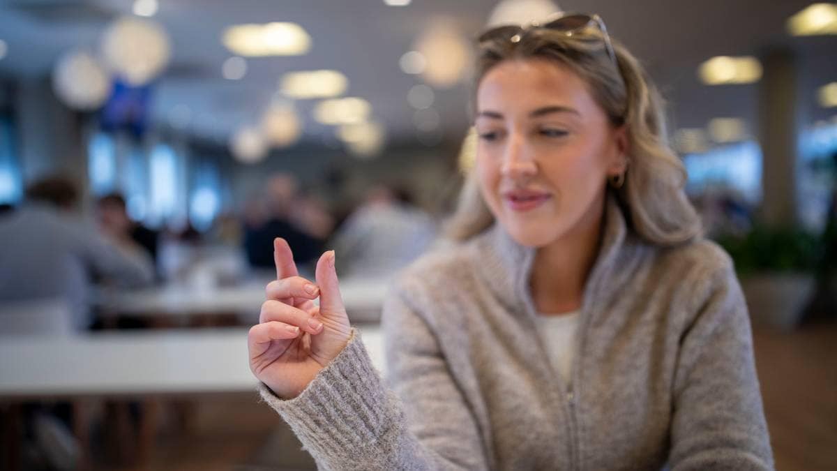 Martine (24) fekk fiskebein i halsen: – Eg fekk heilt panikk