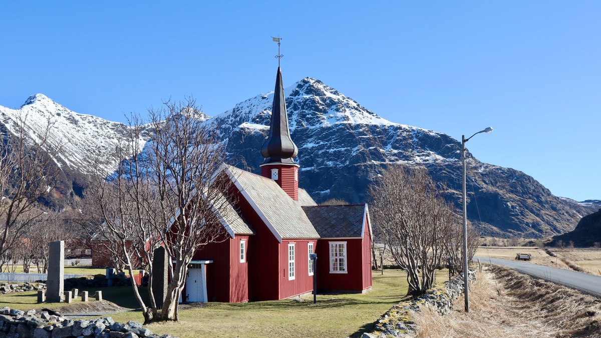 &Aring;pen kirke etter d&oslash;dsulykken i Nappstraumen