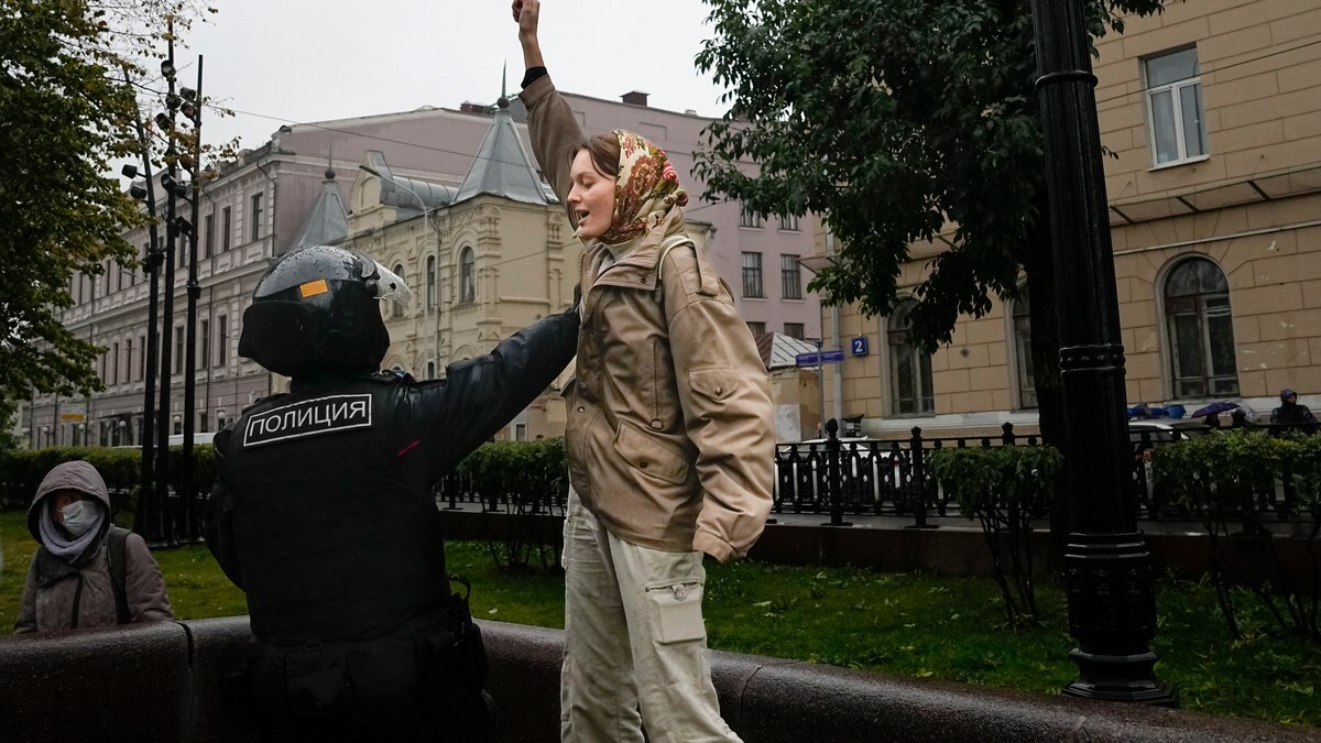 Massearrestasjoner under fredelige protester i Russland