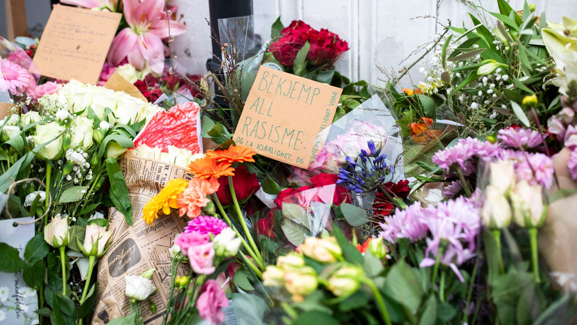 Mange blomster lagt ned på Kampen til minne for Tamima Nibras Juhar.