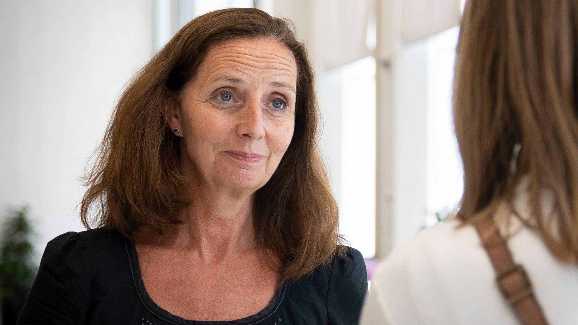 Gunn Karin Gjul (Ap) statssekretær, Kommunal- og distriktsdepartementet. Stills tatt i forbindelse med TV-intervju i sak om KI