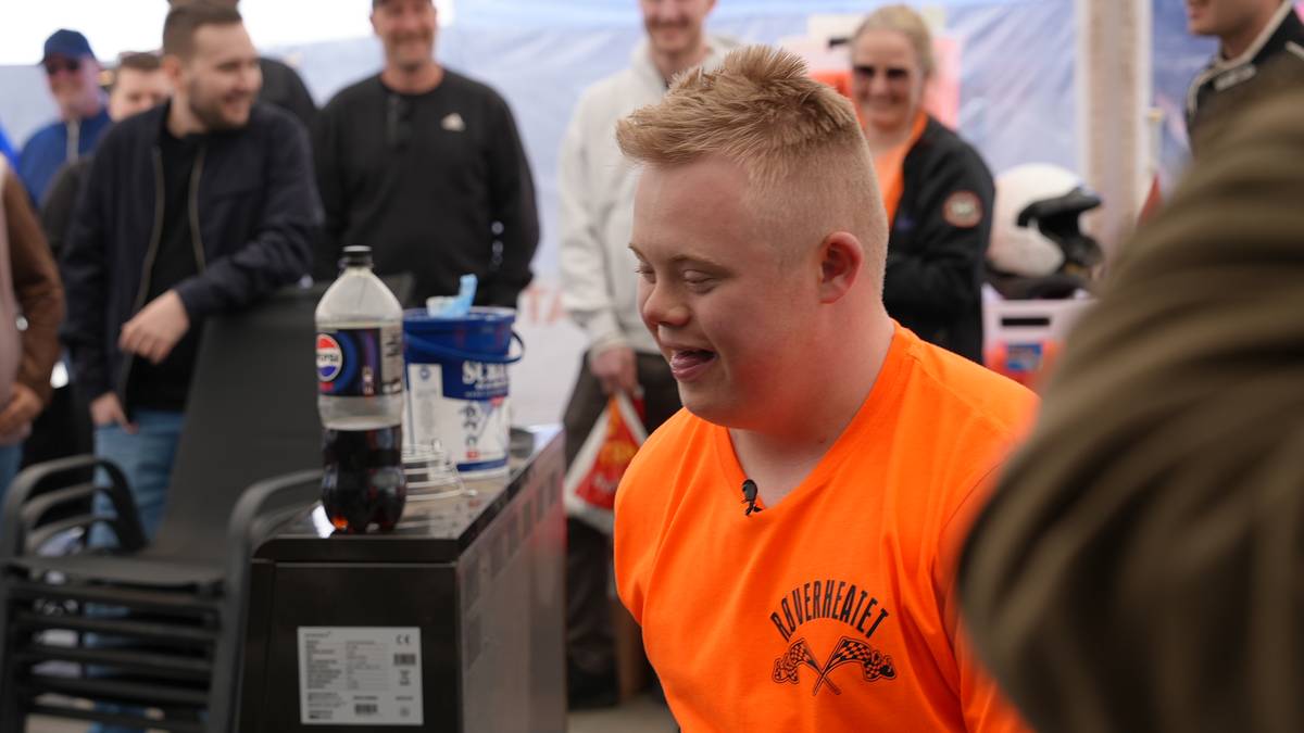 Emilian (15) fikk endelig slippe til bak rattet: – Da blir pappa redd